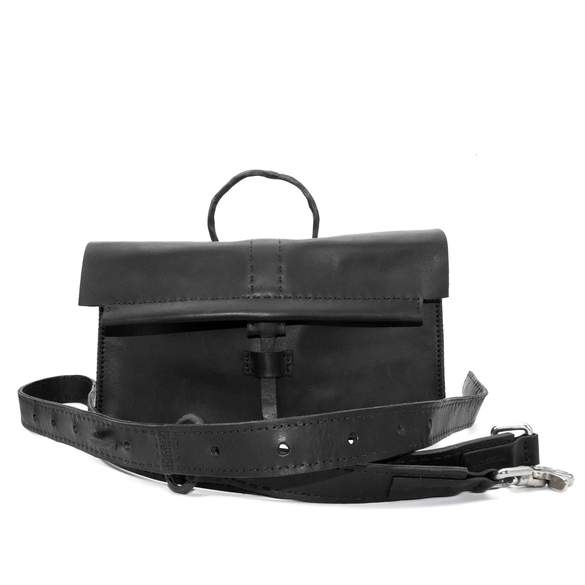 meticulously hand sewn, the washed horse leather landscape shoulder bag is crafted from a single piece pattern and features a minimal silhouette, an object dye treatment, tonal linen stitching and hand forged iron hardware. a large iron ring acts as a handle and an anchor for the detachable strap. the cross body bag is available to buy online from avant garde designer atelierskn.com