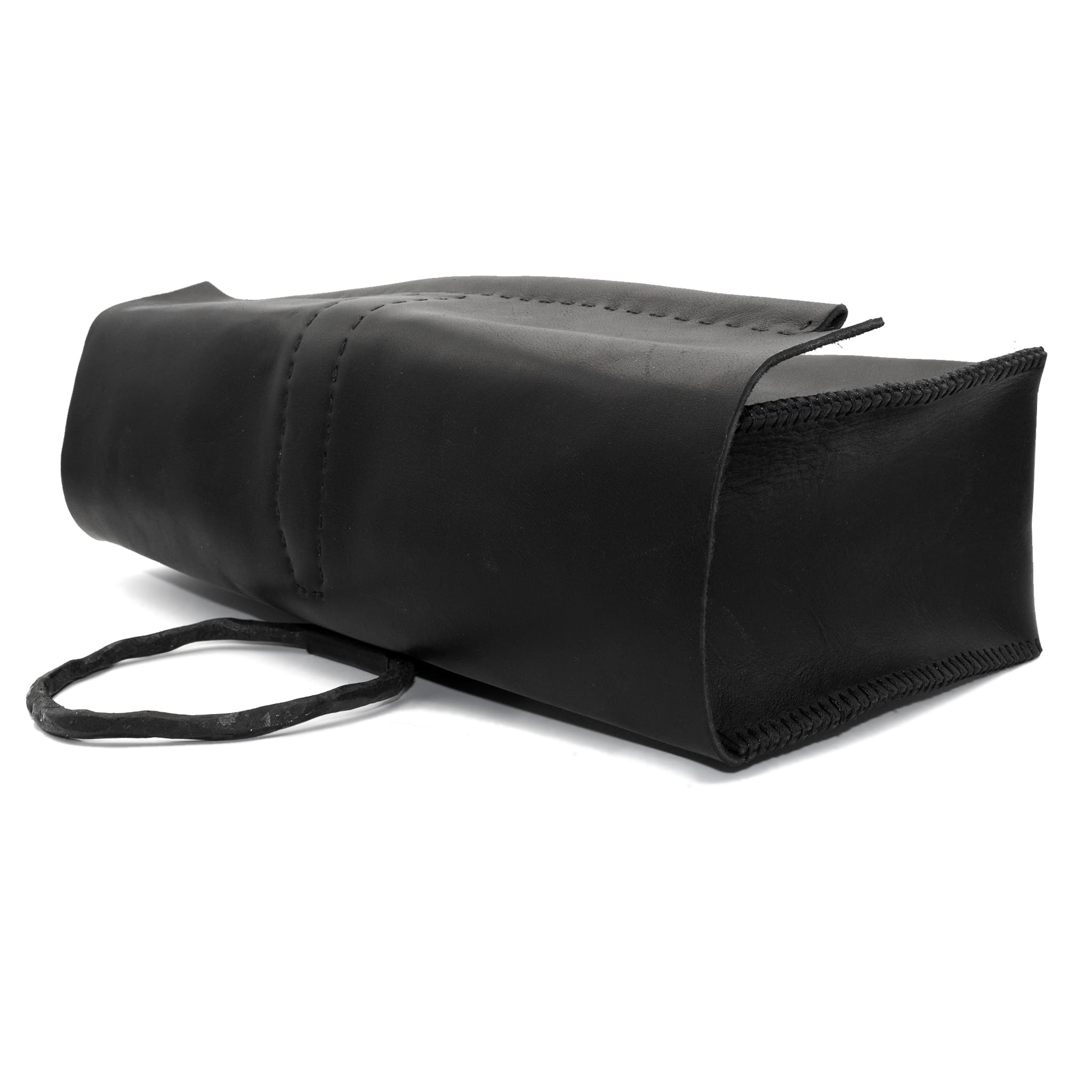 meticulously hand sewn, the washed horse leather landscape shoulder bag is crafted from a single piece pattern and features a minimal silhouette, an object dye treatment, tonal linen stitching and hand forged iron hardware. a large iron ring acts as a handle and an anchor for the detachable strap. the cross body bag is available to buy online from avant garde designer atelierskn.com
