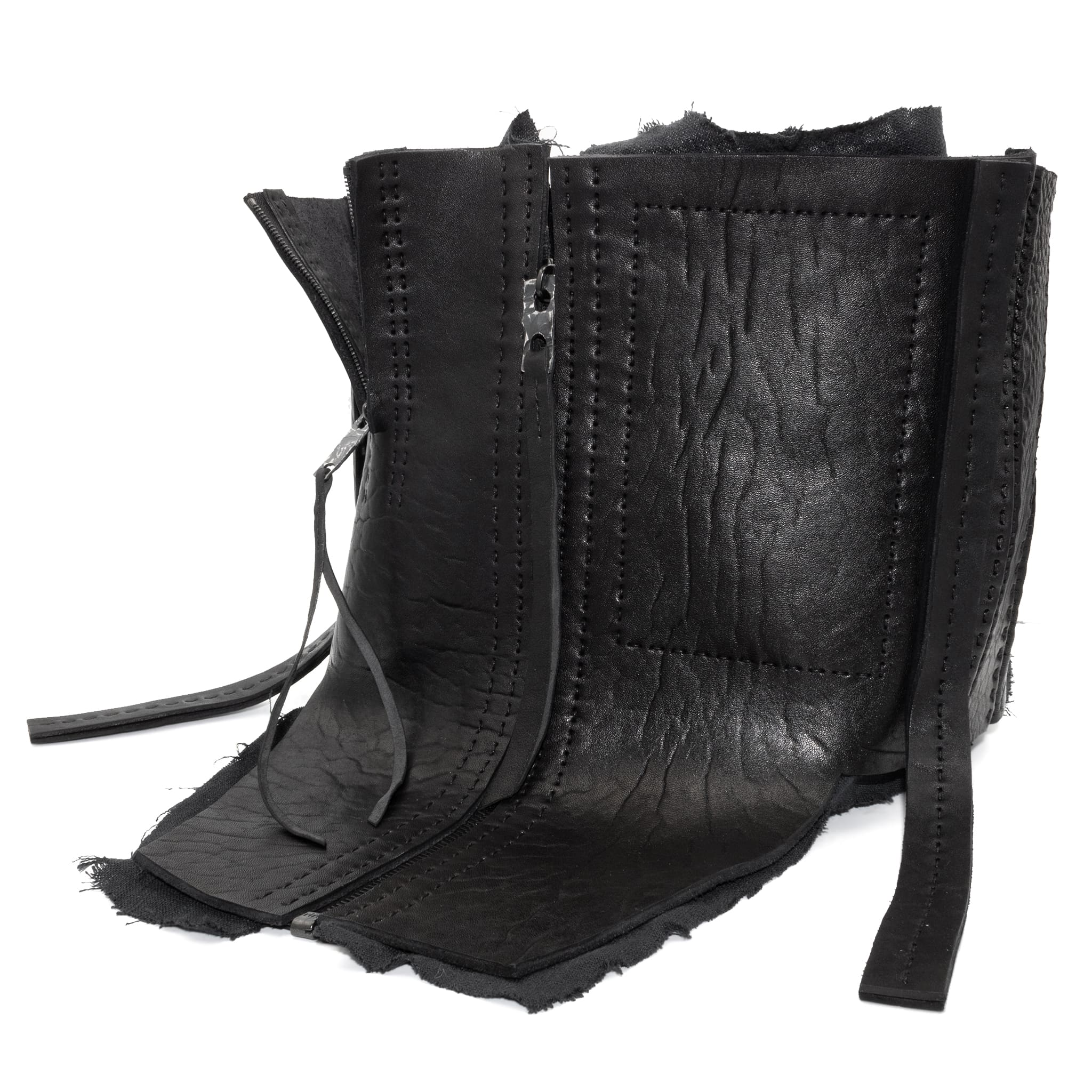 a matte black full grain horse culatta leather collar, meticulously hand stitched with an open seam construction. the scarf features a stonewashed ramie lining and riri zipper closures adorned with hand forged .925 sterling silver zipper pulls. available to buy online from avant garde leather studio atelierskn.com