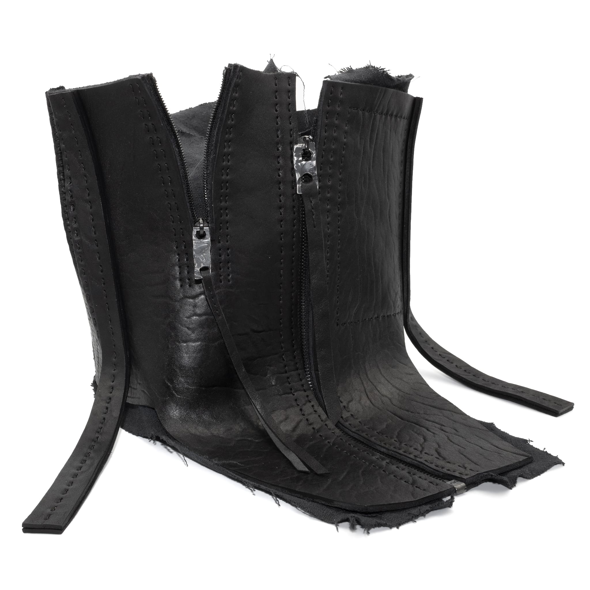 a matte black full grain horse culatta leather collar, meticulously hand stitched with an open seam construction. the scarf features a stonewashed ramie lining and riri zipper closures adorned with hand forged .925 sterling silver zipper pulls. available to buy online from avant garde leather studio atelierskn.com