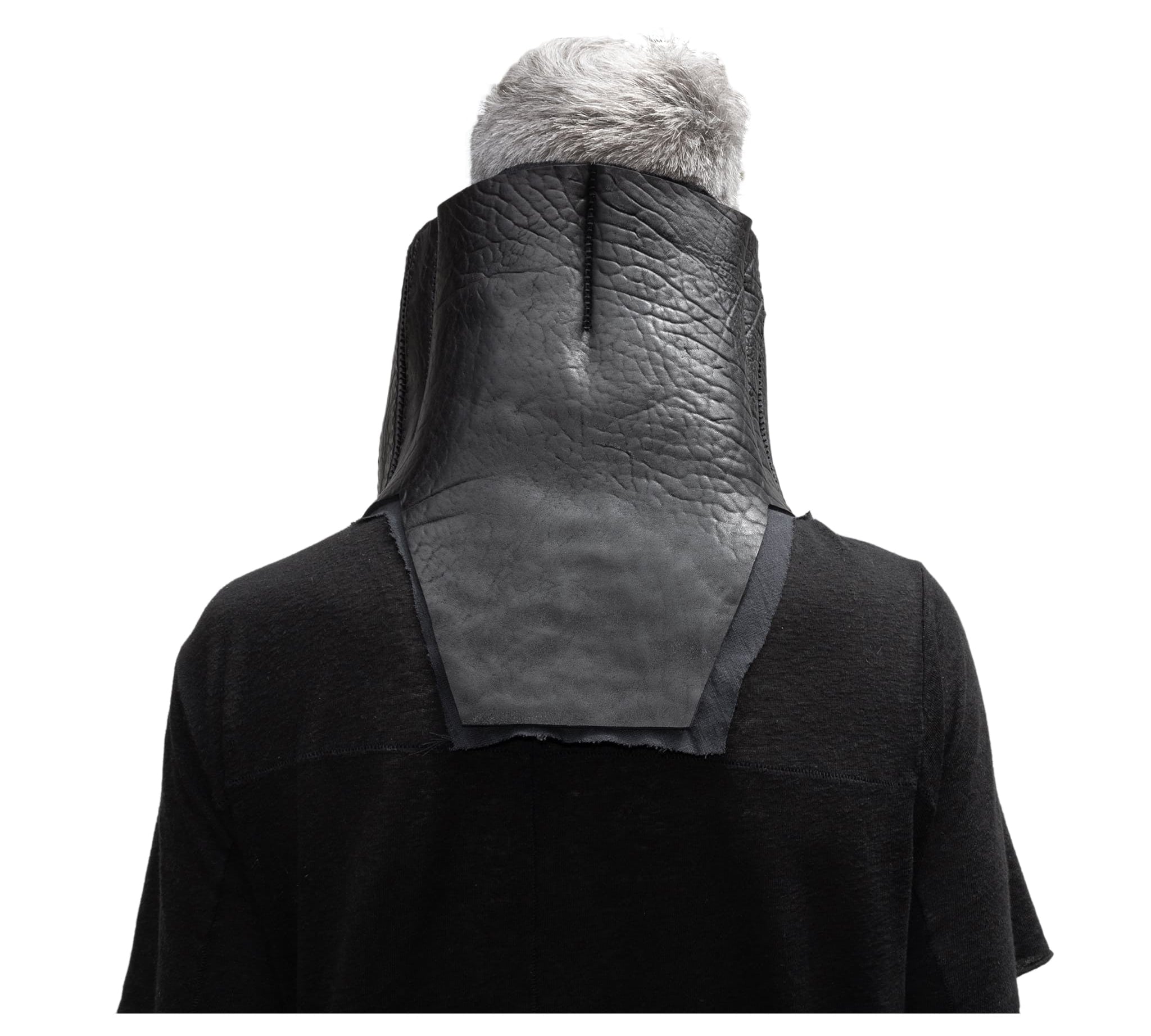 a matte black full grain horse culatta leather collar, meticulously hand stitched with an open seam construction. the scarf features a stonewashed ramie lining and riri zipper closures adorned with hand forged .925 sterling silver zipper pulls. available to buy online from avant garde leather studio atelierskn.com