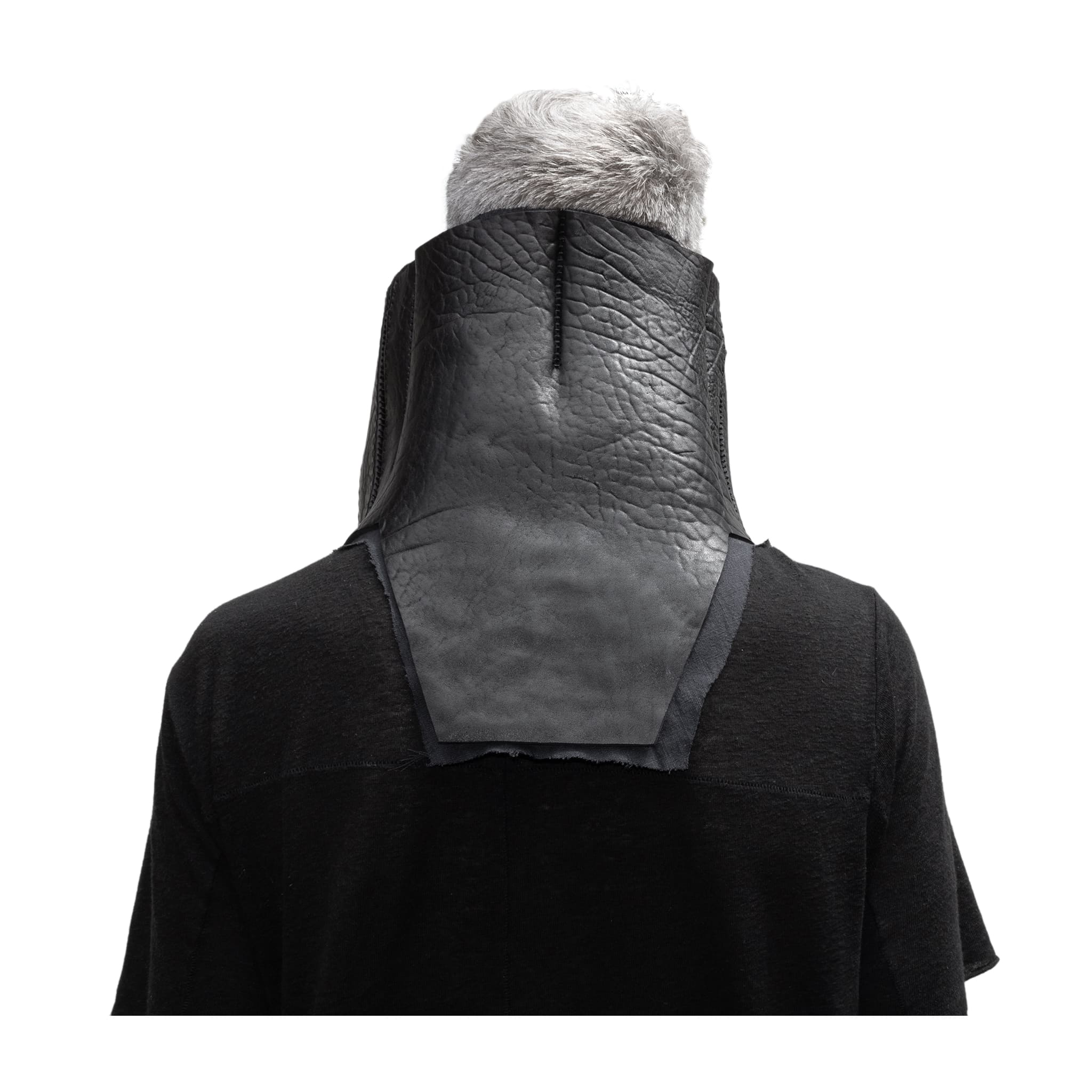 a matte black full grain horse culatta leather collar, meticulously hand stitched with an open seam construction. the scarf features a stonewashed ramie lining and riri zipper closures adorned with hand forged .925 sterling silver zipper pulls. available to buy online from avant garde leather studio atelierskn.com