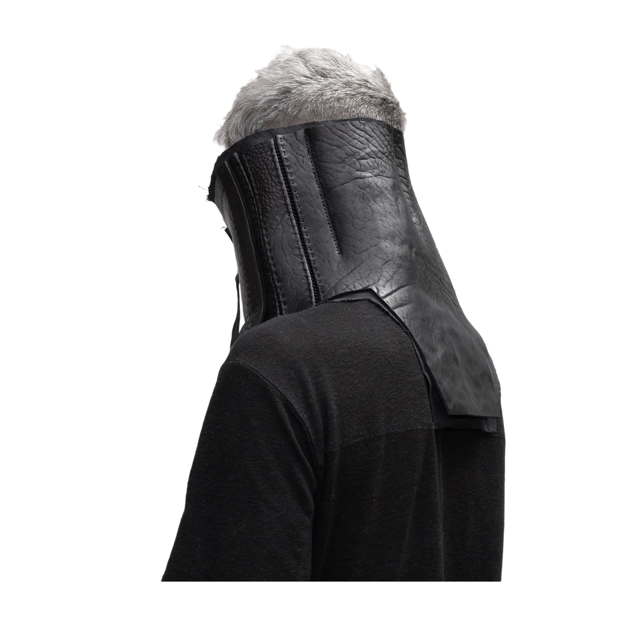 a matte black full grain horse culatta leather collar, meticulously hand stitched with an open seam construction. the scarf features a stonewashed ramie lining and riri zipper closures adorned with hand forged .925 sterling silver zipper pulls. available to buy online from avant garde leather studio atelierskn.com