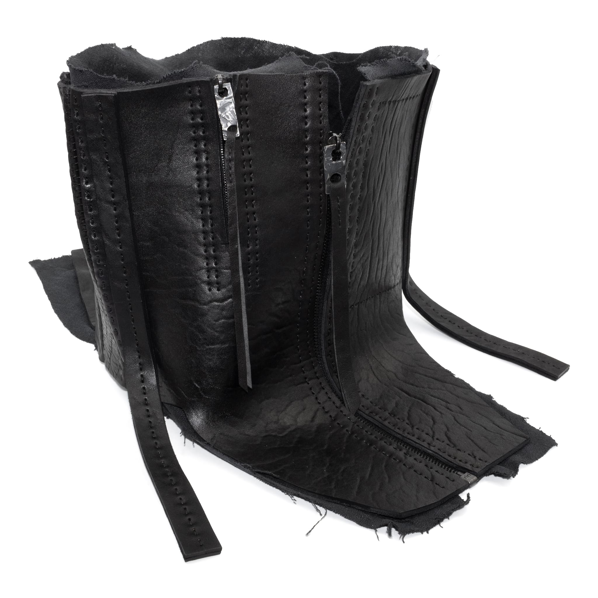 a matte black full grain horse culatta leather collar, meticulously hand stitched with an open seam construction. the scarf features a stonewashed ramie lining and riri zipper closures adorned with hand forged .925 sterling silver zipper pulls. available to buy online from avant garde leather studio atelierskn.com