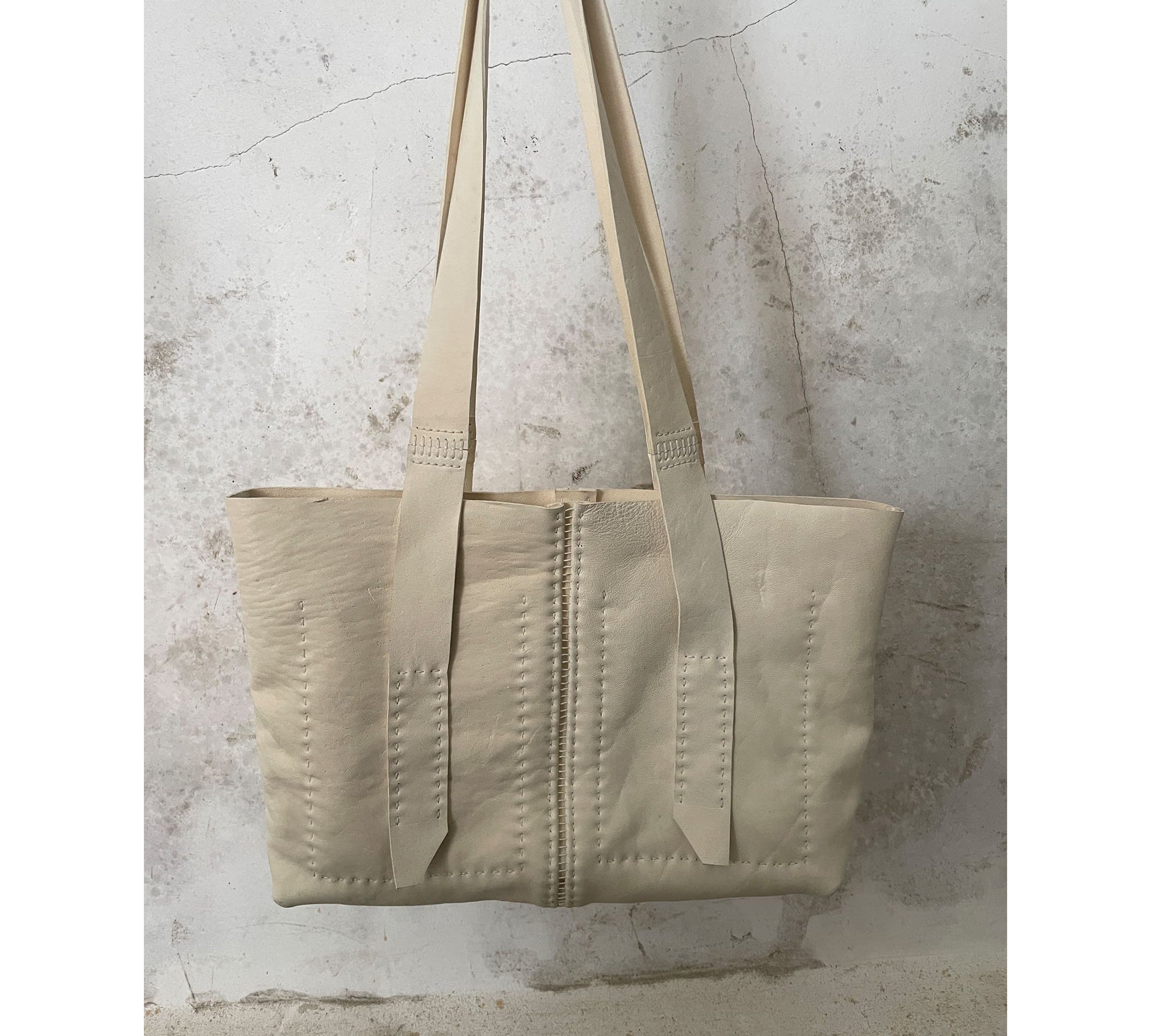 white horse culatta leather city shopper bag entirely hand stitched with an open seam construction and multiple interior pockets from uk based leather studio atelier skn.