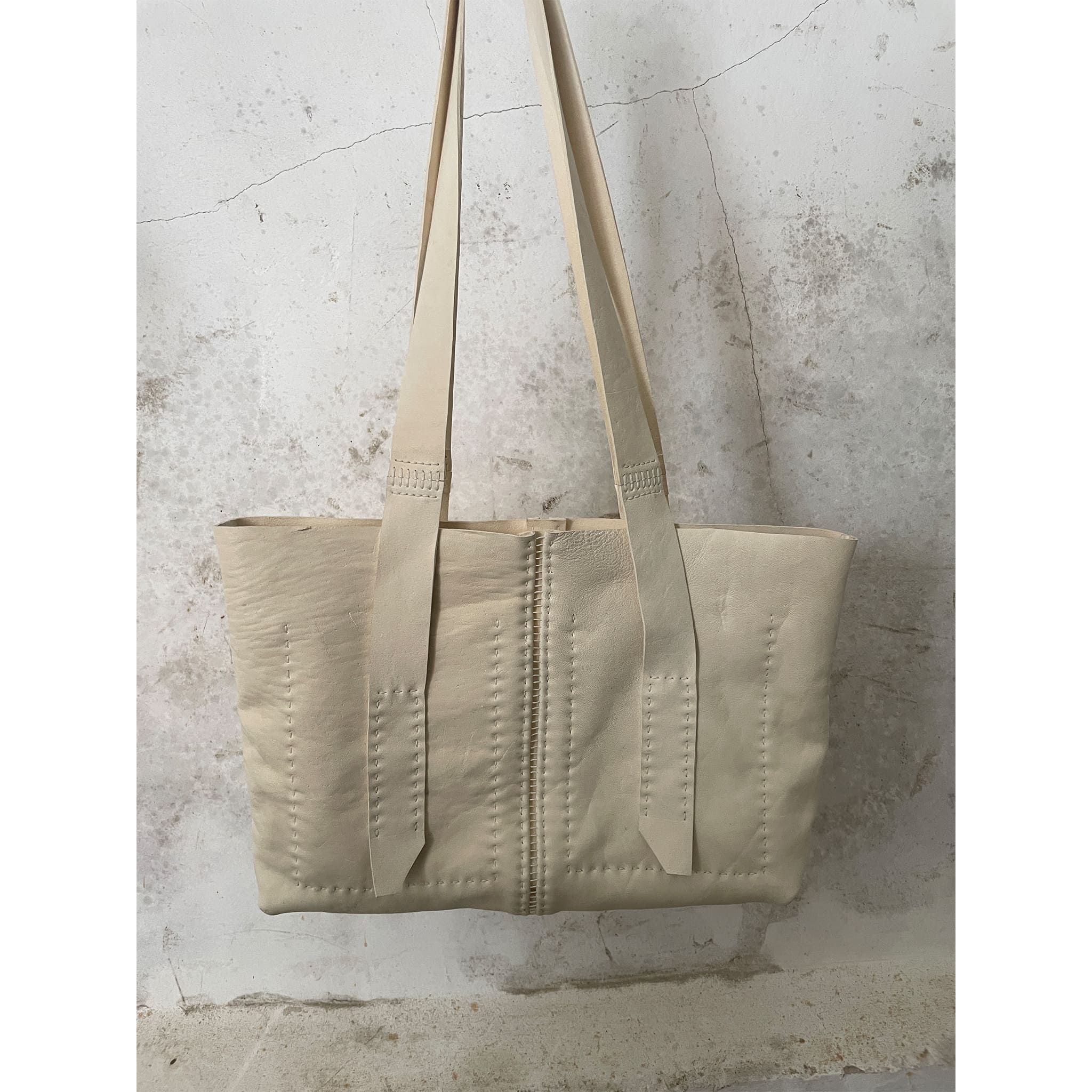 white horse culatta leather city shopper bag entirely hand stitched with an open seam construction and multiple interior pockets from uk based leather studio atelier skn.